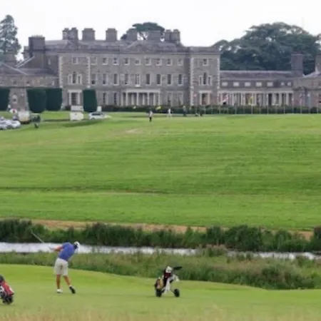 Entire 3 Bed Apartment, Close To Dublin * מיינות'
