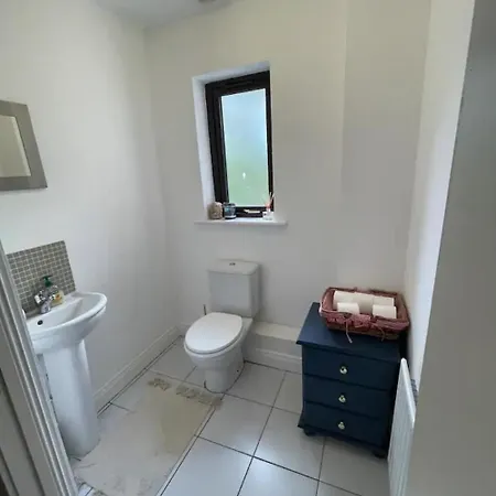 Entire 3 Bed Apartment, Close To Dublin *