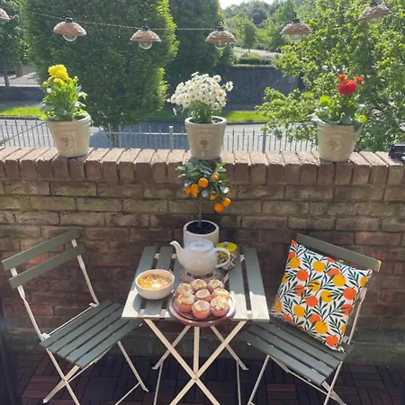 Entire 3 Bed Apartment, Close To Dublin דירה *