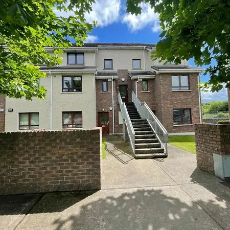 Entire 3 Bed Apartment, Close To Dublin מיינות'