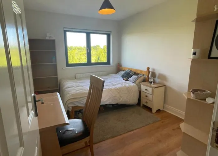 Entire 3 Bed Apartment, Close To Dublin Maynooth